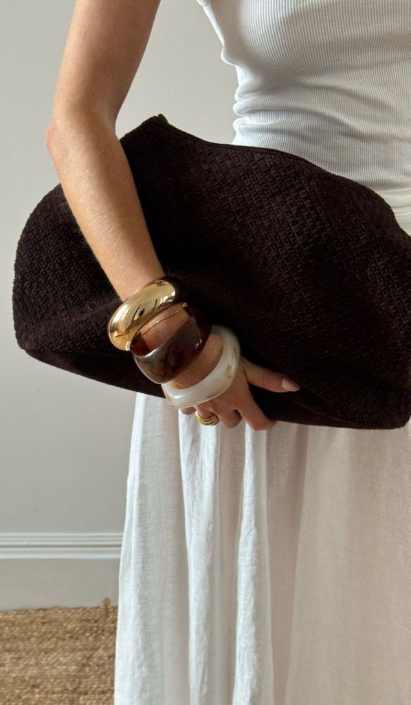 Cómo crear un look casual con los accesorios adecuados